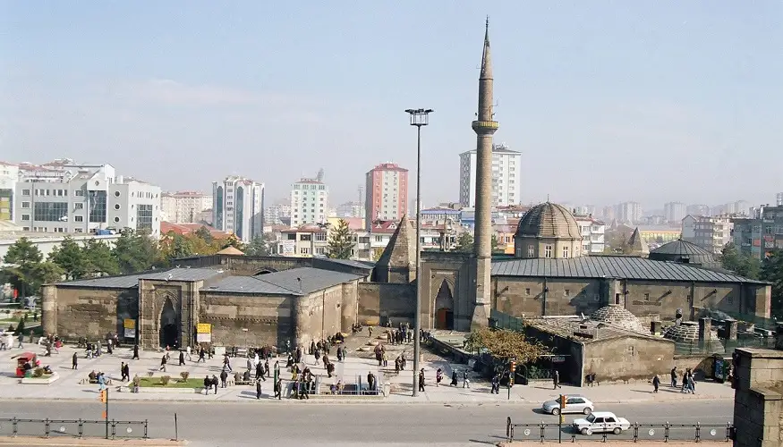 Hunat Hatun Camii ve Külliyesi