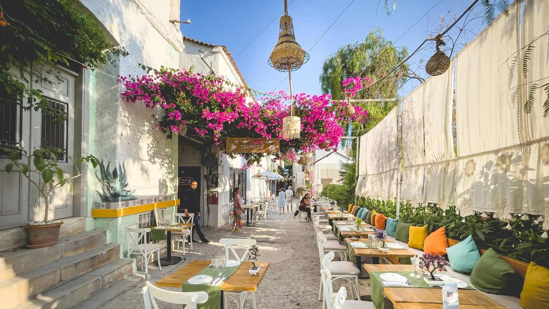 Alaçatı sokakları