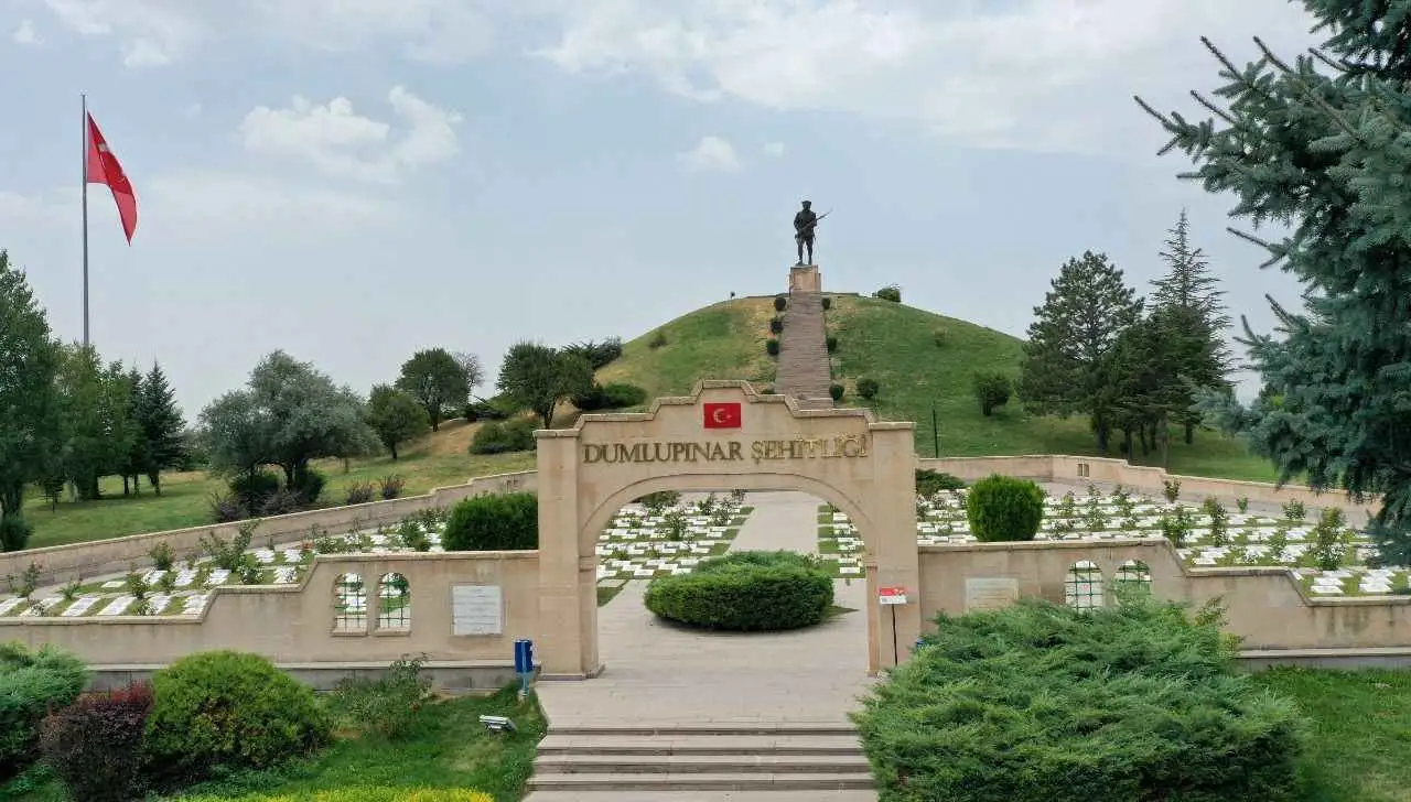 Dumlupınar Şehitliği ve Anıtı