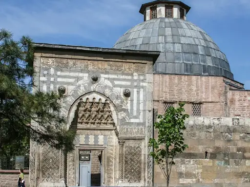 Karatay Medresesi ve Çini Müzesi