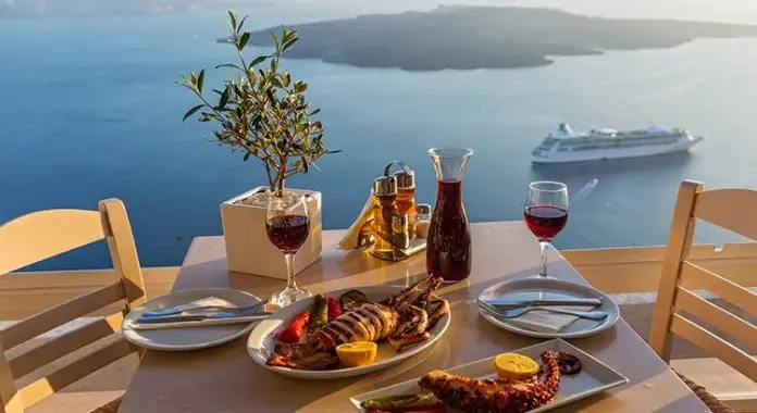 Santorini’de Yeme-İçme Önerileri