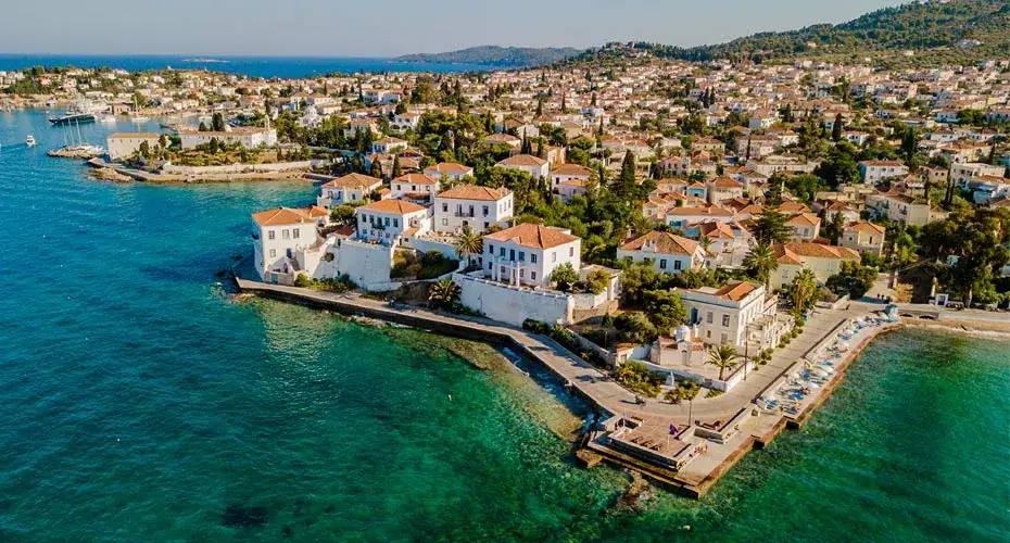 3 Days in Spetses: Getting Lost in the Island Streets and Resting Your Soul