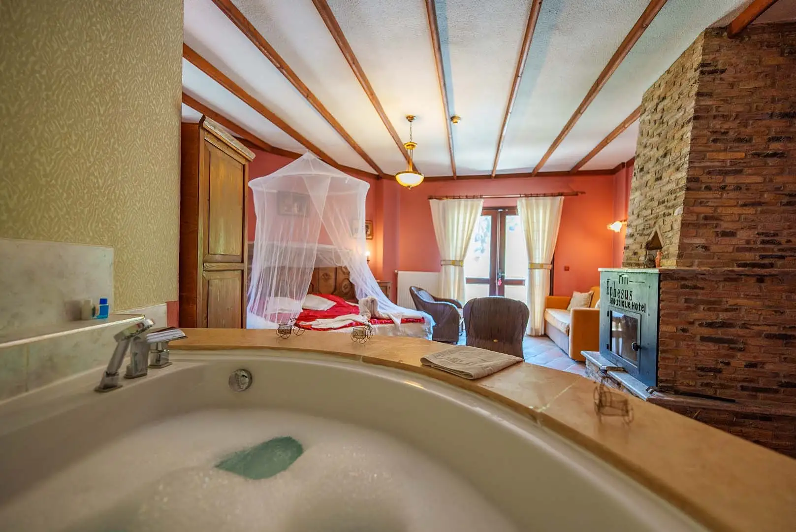 Kuşadası Kirazlı Köyü'nde Sevgililer Günü Kaçamağı