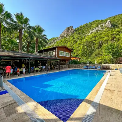 Canada Hotel & Bungalows