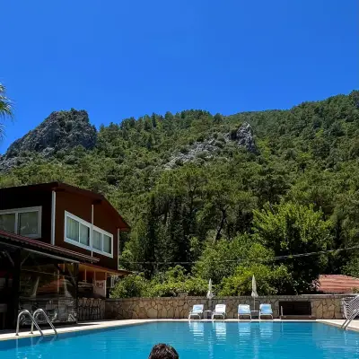 Canada Hotel & Bungalows