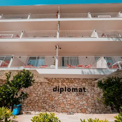 Diplomat Suites