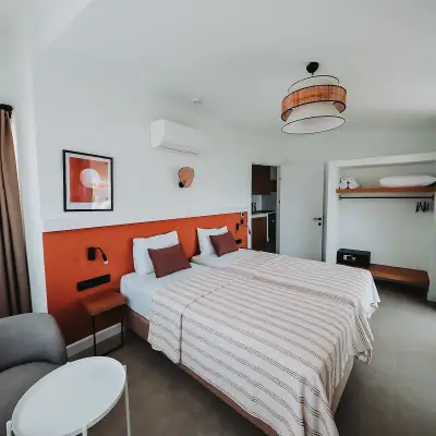 Diplomat Suites