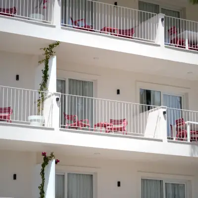 Diplomat Suites