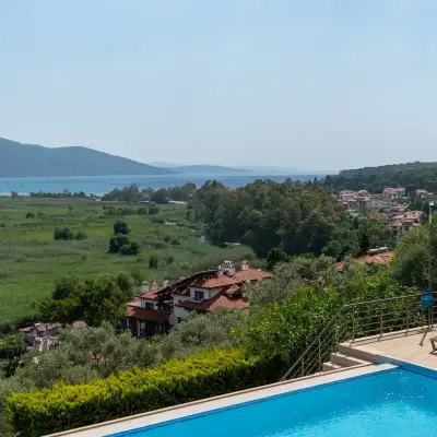 Lu-ix Hotel & Suites