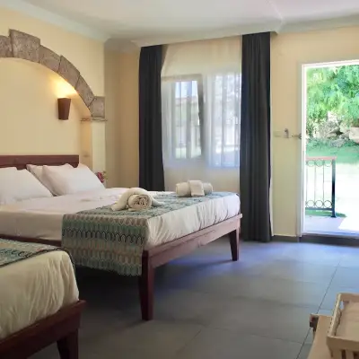 Maya Bistro Hotel Beach