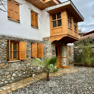 Menekşe Evi