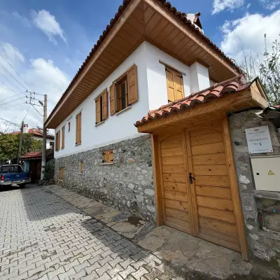 Menekşe Evi