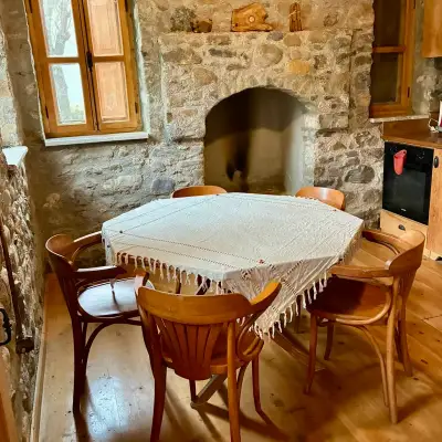 Menekşe Evi