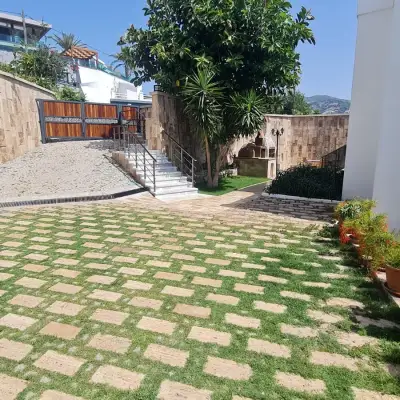 Sun Garden Apart