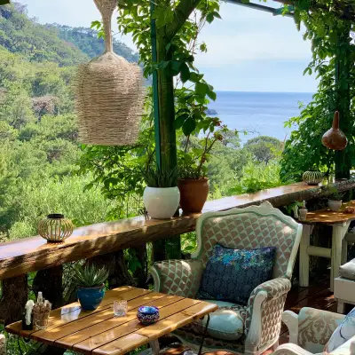 Turan Hill Lounge