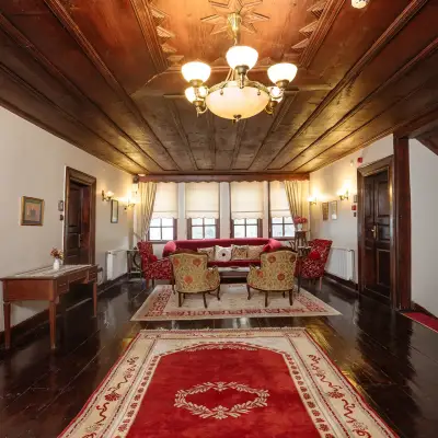 Uğurlu Konakları