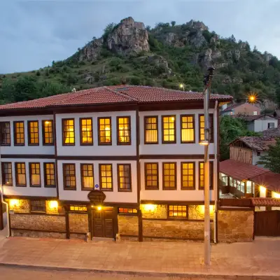 Uğurlu Konakları