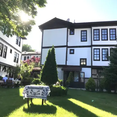 Uğurlu Konakları